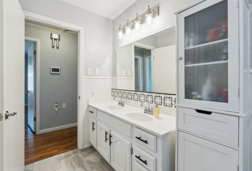 4 Bedrooms Bedrooms, ,2 BathroomsBathrooms,Residential,Single Family,6th,1,132002