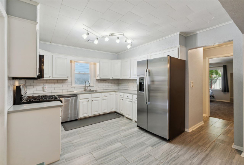 4 Bedrooms Bedrooms, ,2 BathroomsBathrooms,Residential,Single Family,6th,1,132002