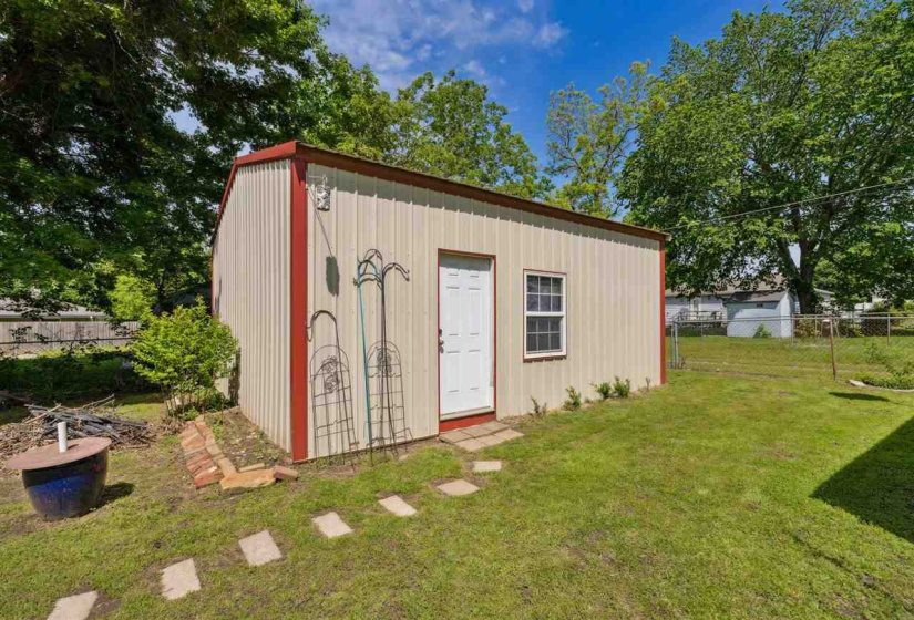 4 Bedrooms Bedrooms, ,2 BathroomsBathrooms,Residential,Single Family,6th,1,132002