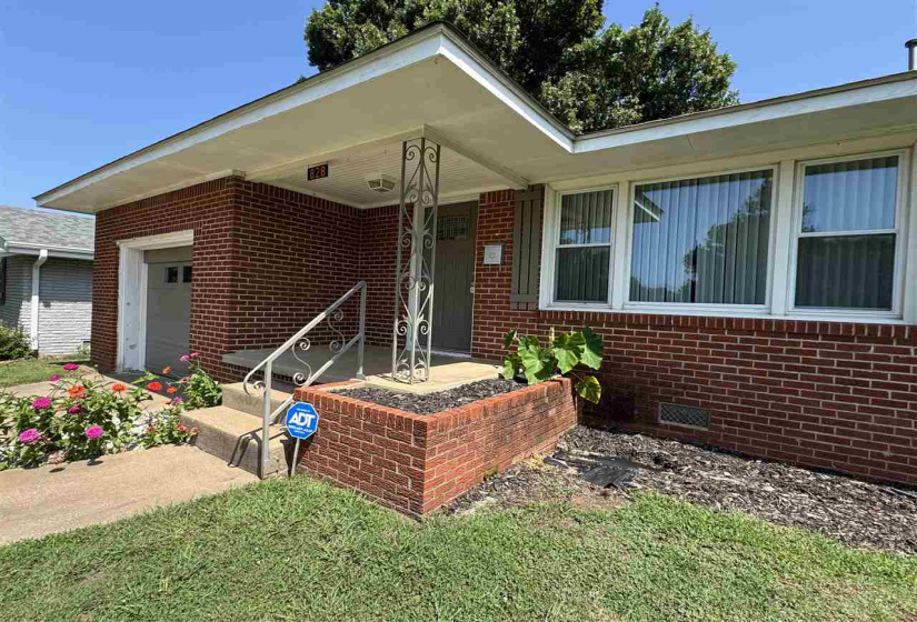 4 Bedrooms Bedrooms, 0 ,2 BathroomsBathrooms,Residential,Single Family,6th,1,132002