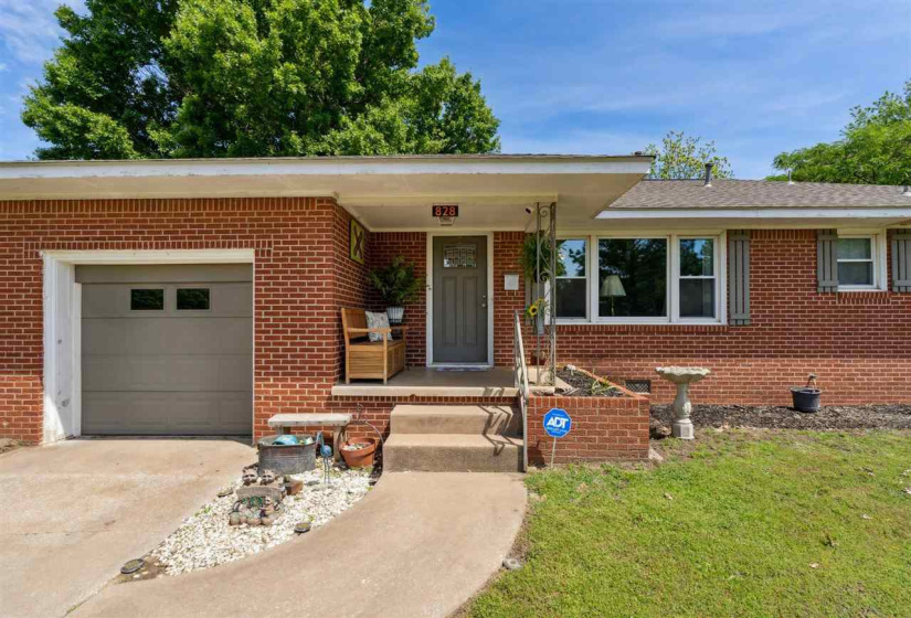 4 Bedrooms Bedrooms, ,2 BathroomsBathrooms,Residential,Single Family,6th,1,132002