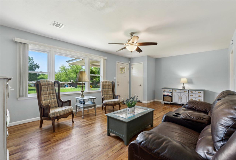 4 Bedrooms Bedrooms, ,2 BathroomsBathrooms,Residential,Single Family,6th,1,132002