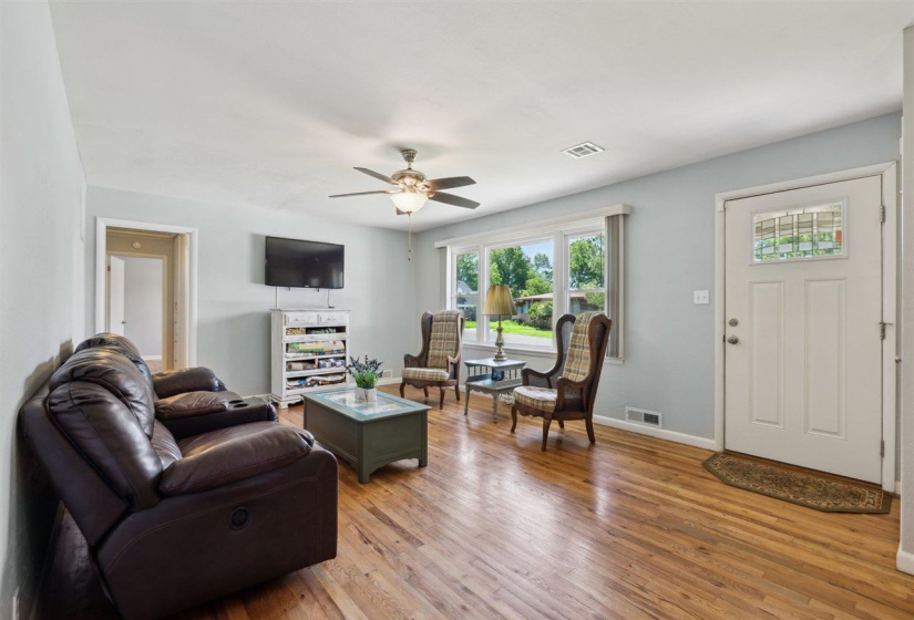 4 Bedrooms Bedrooms, ,2 BathroomsBathrooms,Residential,Single Family,6th,1,132002