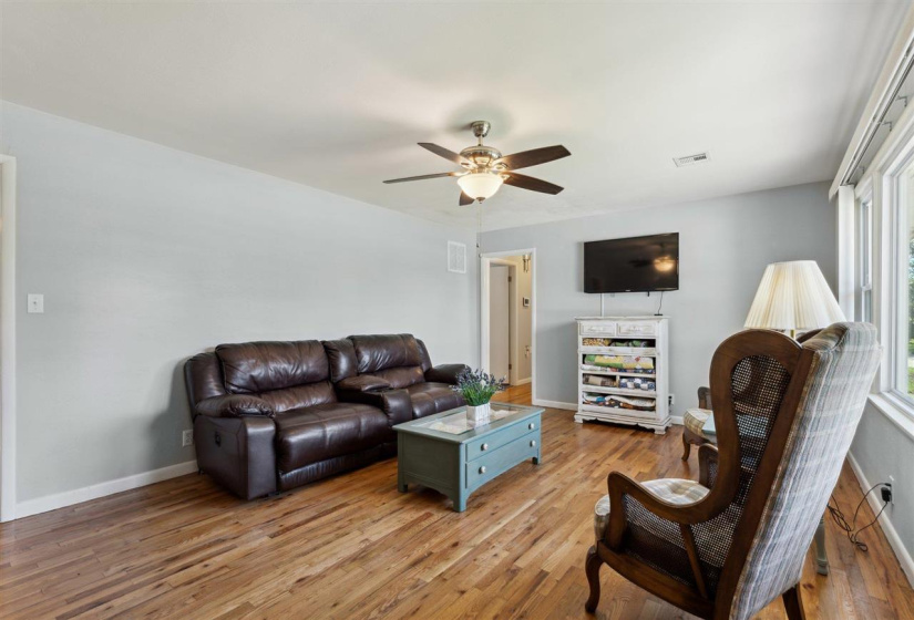 4 Bedrooms Bedrooms, ,2 BathroomsBathrooms,Residential,Single Family,6th,1,132002