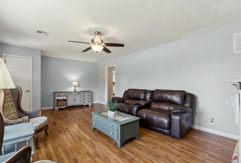 4 Bedrooms Bedrooms, ,2 BathroomsBathrooms,Residential,Single Family,6th,1,132002