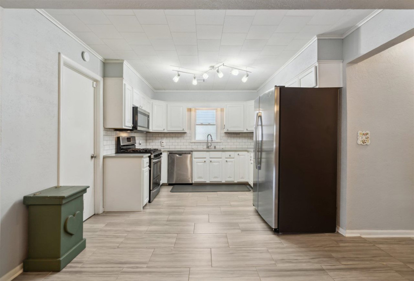 4 Bedrooms Bedrooms, ,2 BathroomsBathrooms,Residential,Single Family,6th,1,132002
