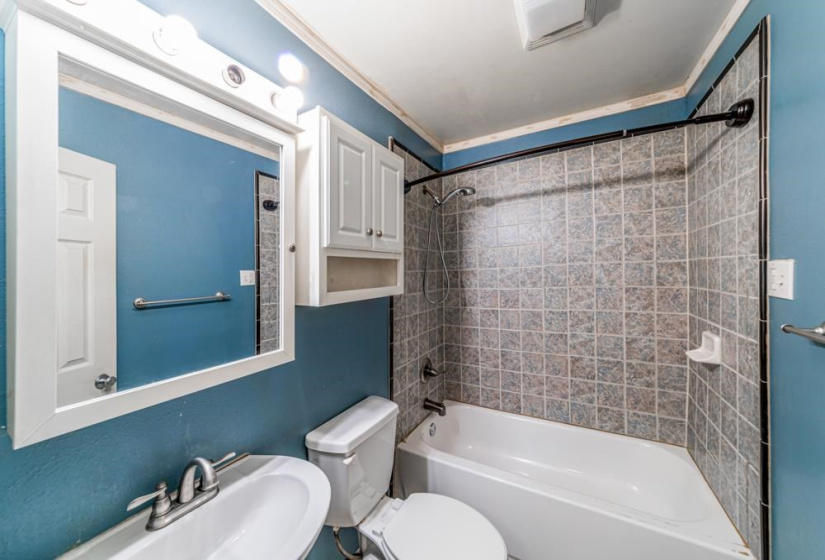 3 Bedrooms Bedrooms, ,1 BathroomBathrooms,Residential,Single Family,9th,1,132010
