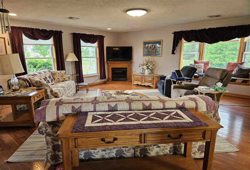 5 Bedrooms Bedrooms, ,3 BathroomsBathrooms,Residential,Single Family,56th,2,132036