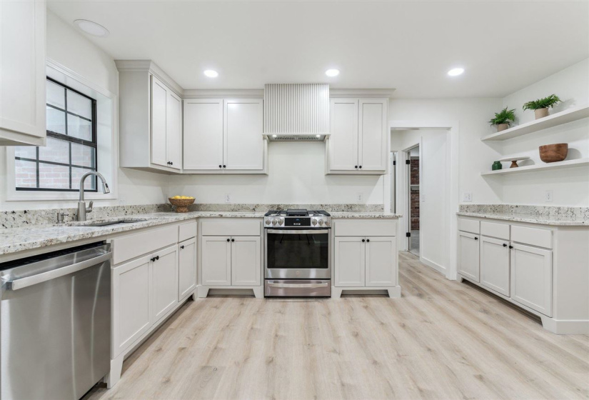 4 Bedrooms Bedrooms, ,3 BathroomsBathrooms,Residential,Single Family,Yellow Brick,1,132038