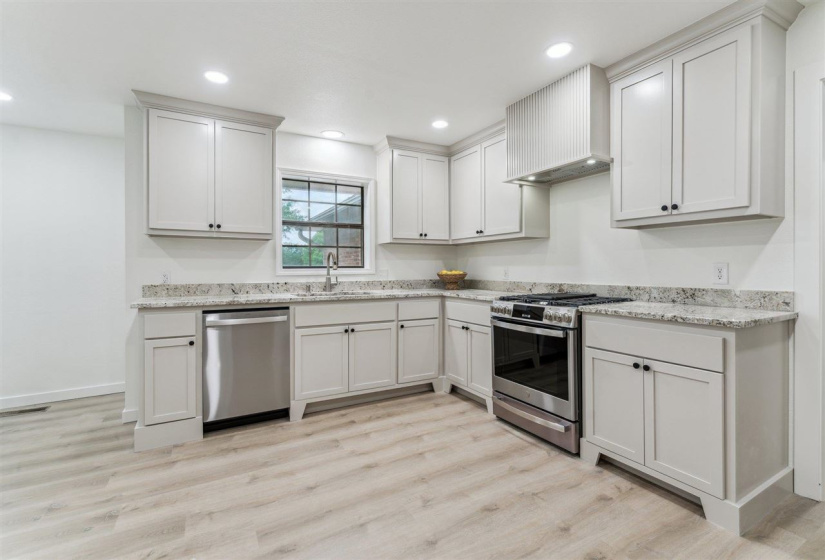 4 Bedrooms Bedrooms, ,3 BathroomsBathrooms,Residential,Single Family,Yellow Brick,1,132038