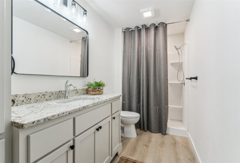 4 Bedrooms Bedrooms, ,3 BathroomsBathrooms,Residential,Single Family,Yellow Brick,1,132038