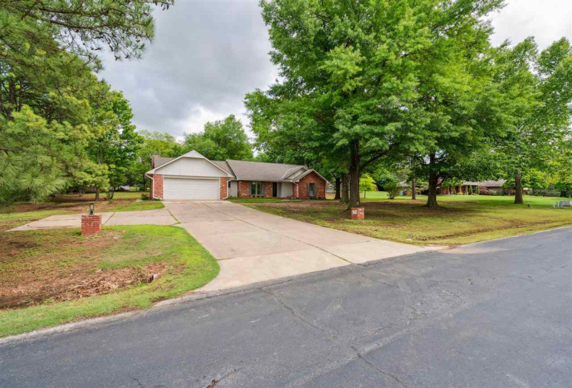 4 Bedrooms Bedrooms, ,3 BathroomsBathrooms,Residential,Single Family,Yellow Brick,1,132038