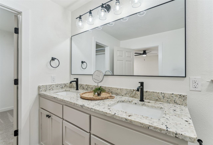 4 Bedrooms Bedrooms, ,3 BathroomsBathrooms,Residential,Single Family,Yellow Brick,1,132038