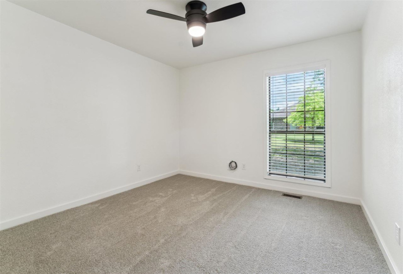 4 Bedrooms Bedrooms, ,3 BathroomsBathrooms,Residential,Single Family,Yellow Brick,1,132038