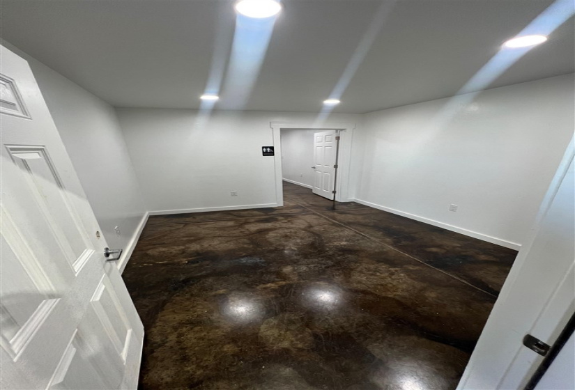 11 BathroomsBathrooms,Commercial/industrial,Commercial,Park,1,132055