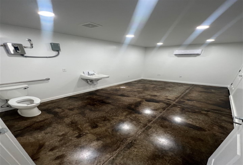 11 BathroomsBathrooms,Commercial/industrial,Commercial,Park,1,132055
