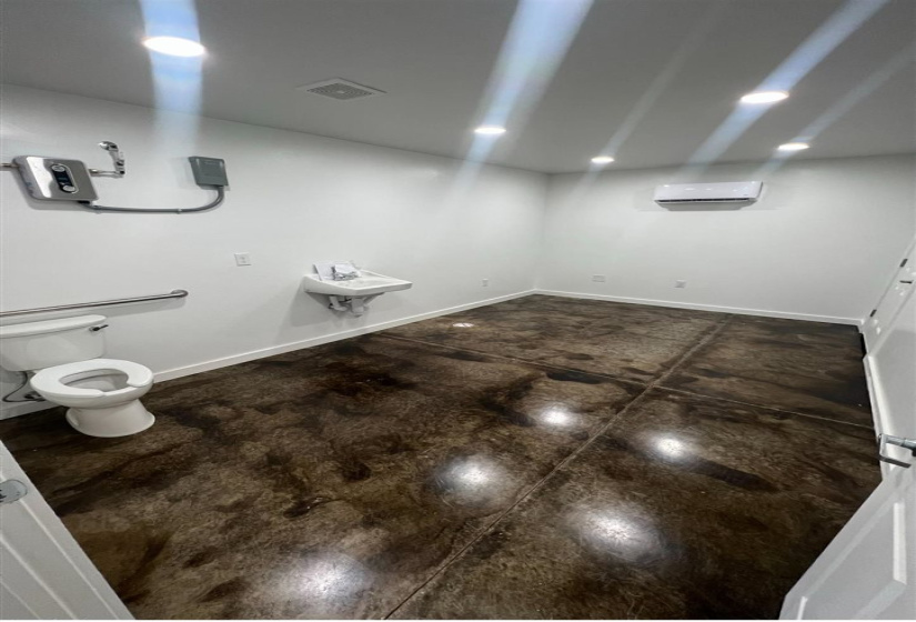 11 BathroomsBathrooms,Commercial/industrial,Commercial,Park,1,132055