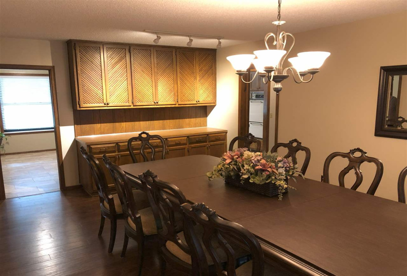 5 Bedrooms Bedrooms, ,2 BathroomsBathrooms,Residential,Single Family,Quail Ridge,2,132056