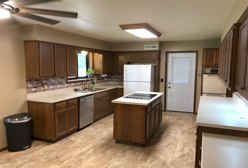 5 Bedrooms Bedrooms, ,2 BathroomsBathrooms,Residential,Single Family,Quail Ridge,2,132056