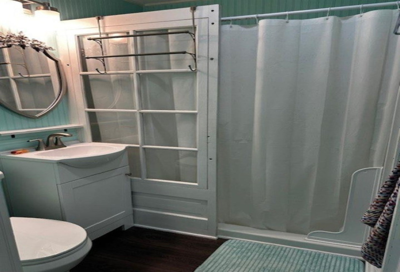 2 Bedrooms Bedrooms, ,1 BathroomBathrooms,Residential,Single Family,VFW,1,132069