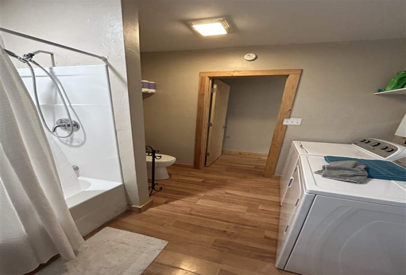 3 Bedrooms Bedrooms, ,2 BathroomsBathrooms,Residential,Single Family,6th,2,132072