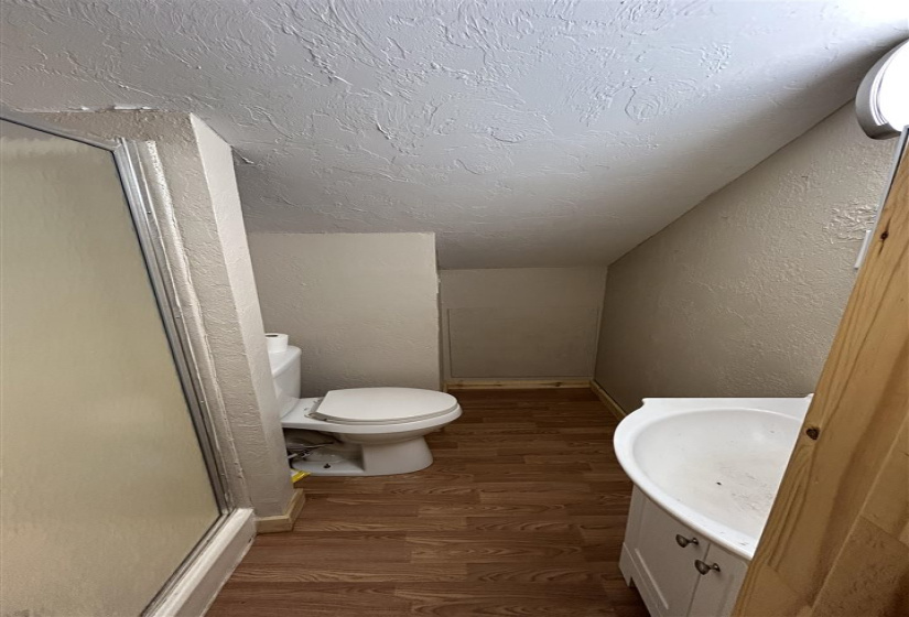 3 Bedrooms Bedrooms, ,2 BathroomsBathrooms,Residential,Single Family,6th,2,132072