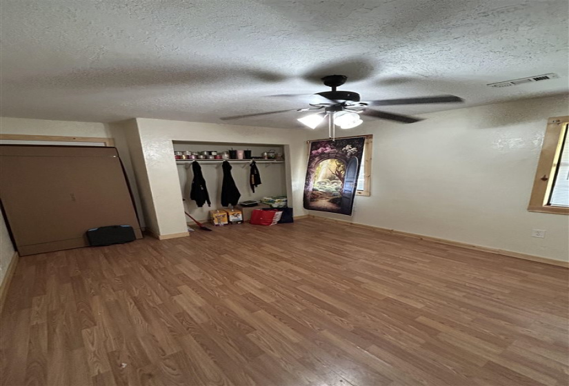3 Bedrooms Bedrooms, ,2 BathroomsBathrooms,Residential,Single Family,6th,2,132072