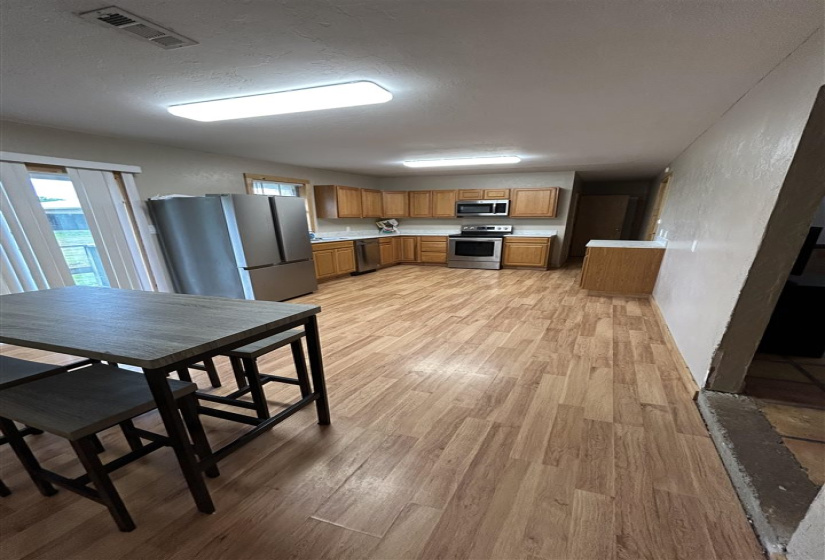 3 Bedrooms Bedrooms, ,2 BathroomsBathrooms,Residential,Single Family,6th,2,132072