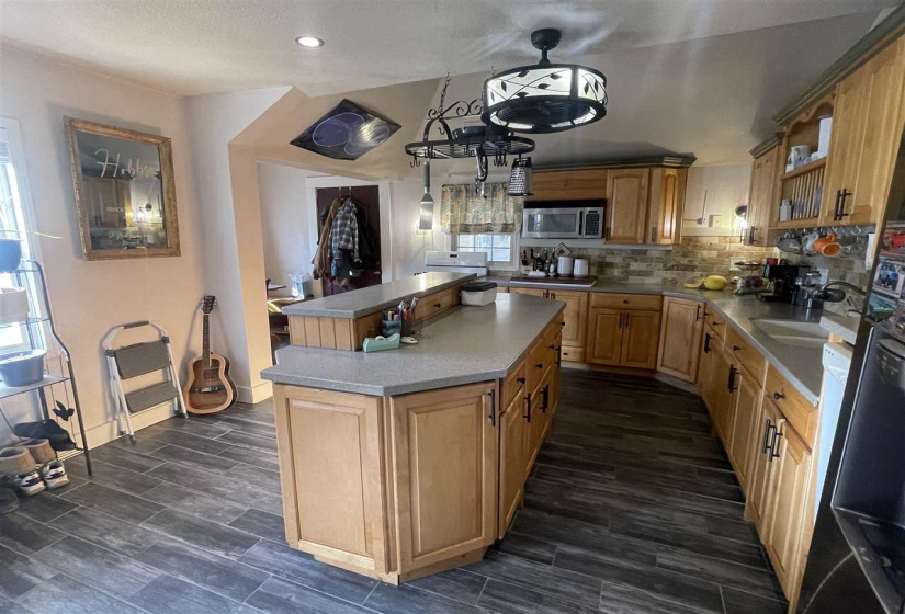 2 Bedrooms Bedrooms, ,2 BathroomsBathrooms,Residential,Single Family,2nd,1,132076