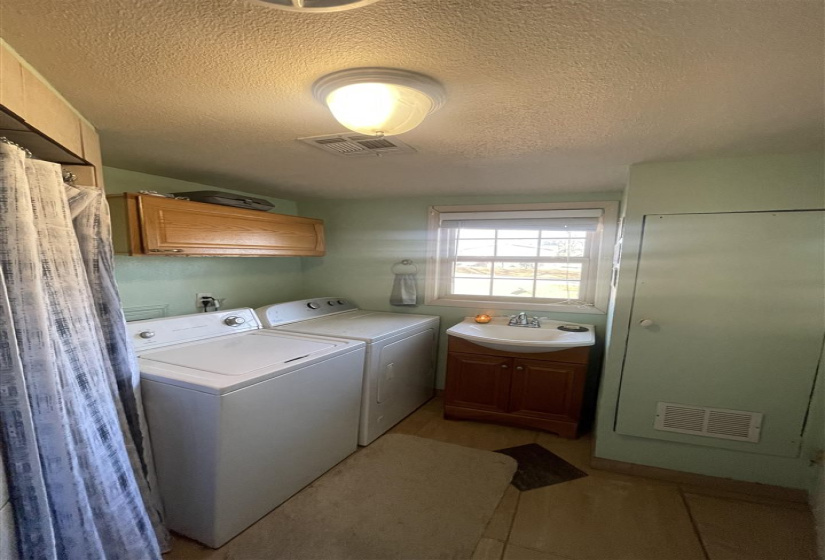 2 Bedrooms Bedrooms, ,2 BathroomsBathrooms,Residential,Single Family,2nd,1,132076