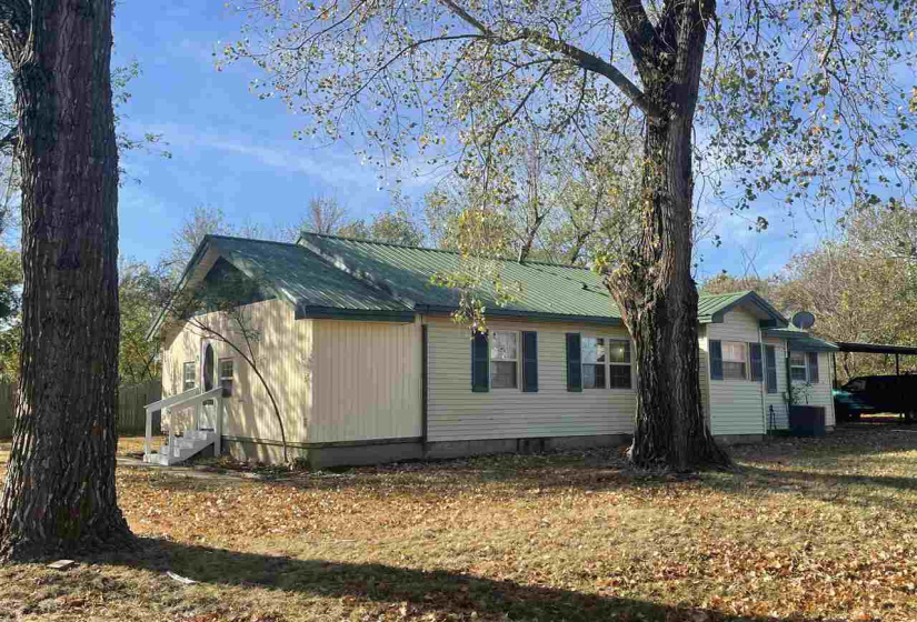 2 Bedrooms Bedrooms, ,2 BathroomsBathrooms,Residential,Single Family,2nd,1,132076