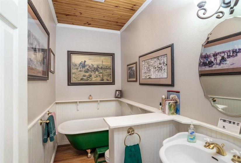 4 Bedrooms Bedrooms, ,4 BathroomsBathrooms,Residential,Single Family,104th,2,132077