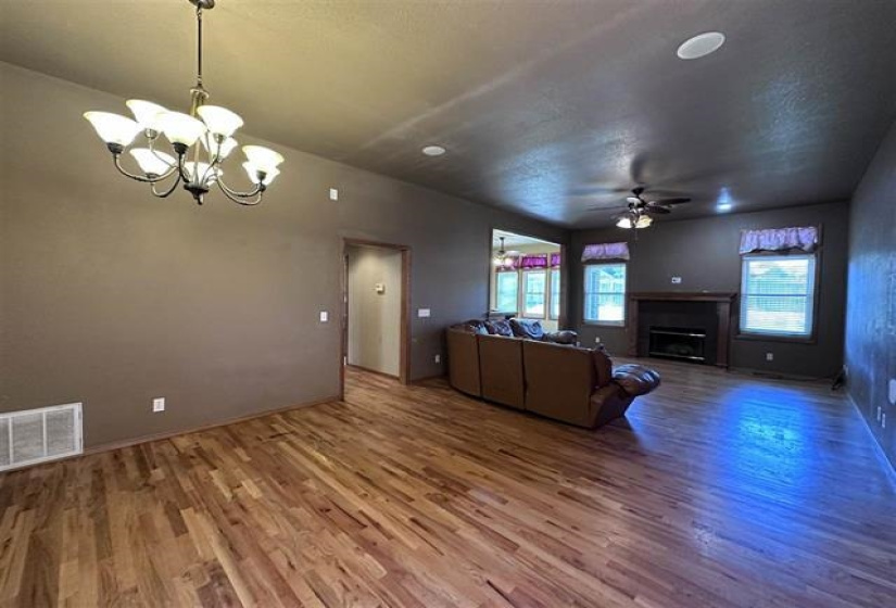 4 Bedrooms Bedrooms, ,2 BathroomsBathrooms,Residential,Single Family,Rock Hollow,1,132083
