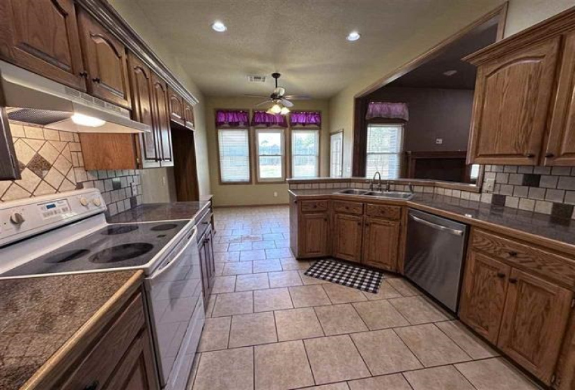 4 Bedrooms Bedrooms, ,2 BathroomsBathrooms,Residential,Single Family,Rock Hollow,1,132083