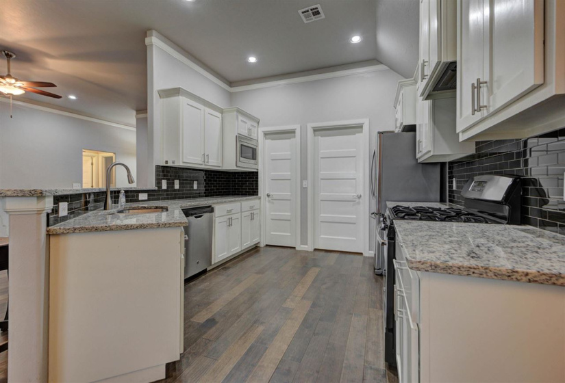 3 Bedrooms Bedrooms, ,2 BathroomsBathrooms,Residential,Single Family,Santa Monica,1.5,132084