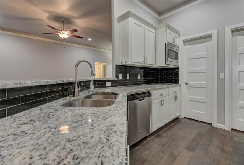 3 Bedrooms Bedrooms, ,2 BathroomsBathrooms,Residential,Single Family,Santa Monica,1.5,132084