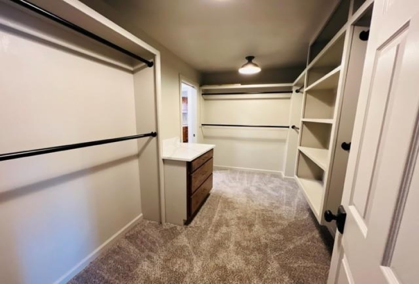 4 Bedrooms Bedrooms, ,2 BathroomsBathrooms,Residential,Single Family,3484,1,132088
