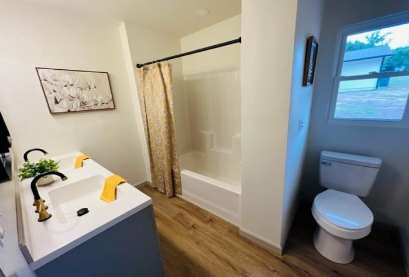 4 Bedrooms Bedrooms, ,2 BathroomsBathrooms,Residential,Single Family,3484,1,132088