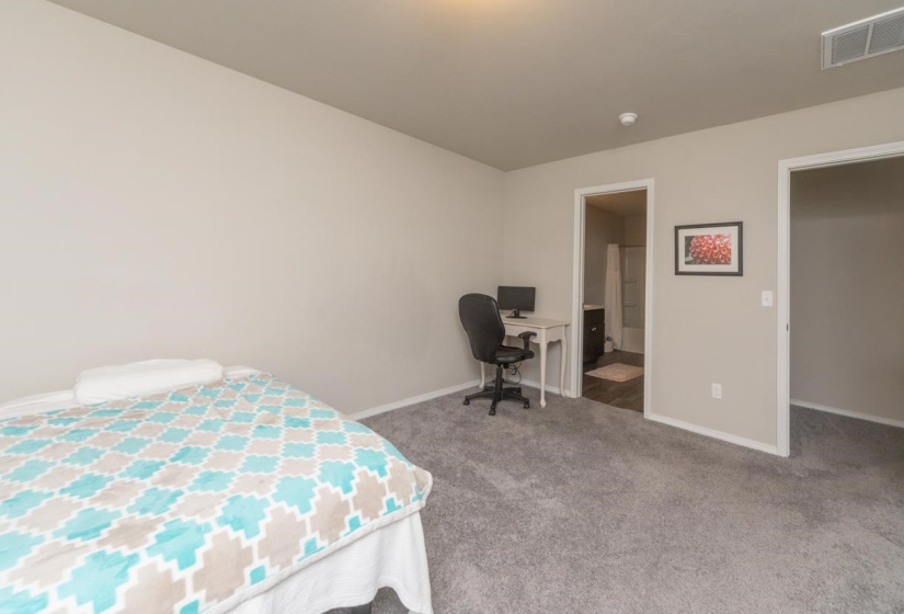 4 Bedrooms Bedrooms, ,2 BathroomsBathrooms,Residential,Single Family,Brooke,1,132094