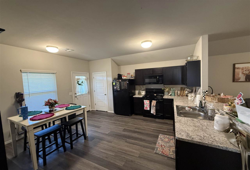 3 Bedrooms Bedrooms, ,2 BathroomsBathrooms,Residential,Single Family,Mangold,1,132095