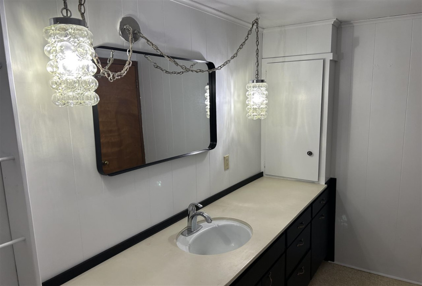 bath in main bedroom