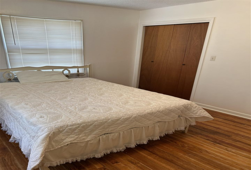 4 Bedrooms Bedrooms, ,3 BathroomsBathrooms,Residential,Single Family,Hillcrest,1,132096