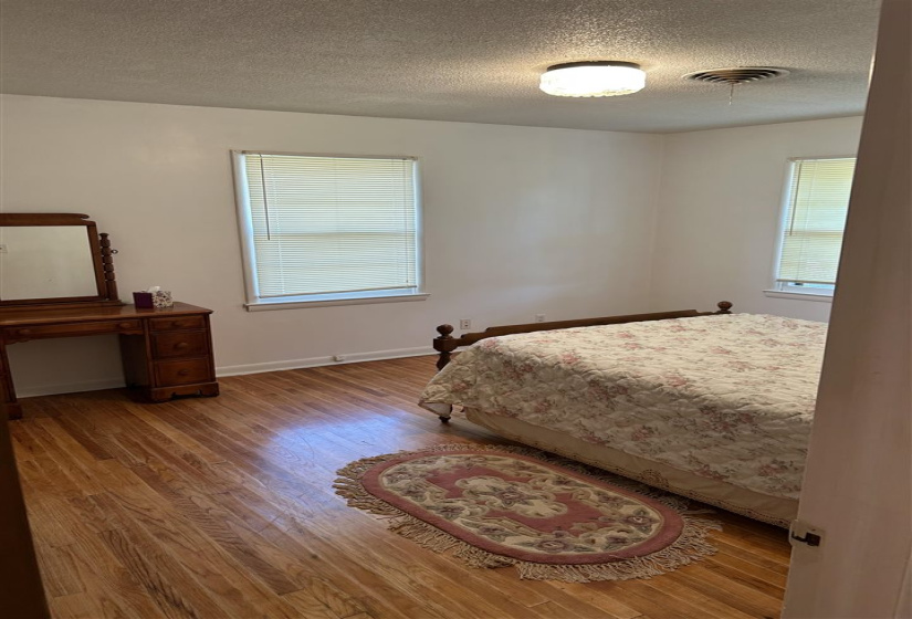 4 Bedrooms Bedrooms, ,3 BathroomsBathrooms,Residential,Single Family,Hillcrest,1,132096