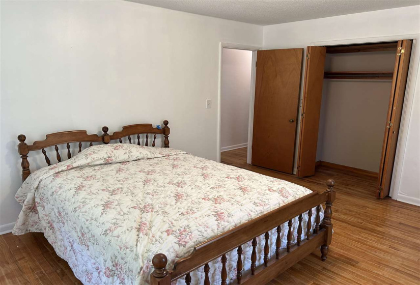 4 Bedrooms Bedrooms, ,3 BathroomsBathrooms,Residential,Single Family,Hillcrest,1,132096
