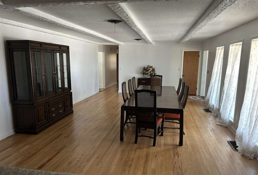 4 Bedrooms Bedrooms, ,3 BathroomsBathrooms,Residential,Single Family,Hillcrest,1,132096
