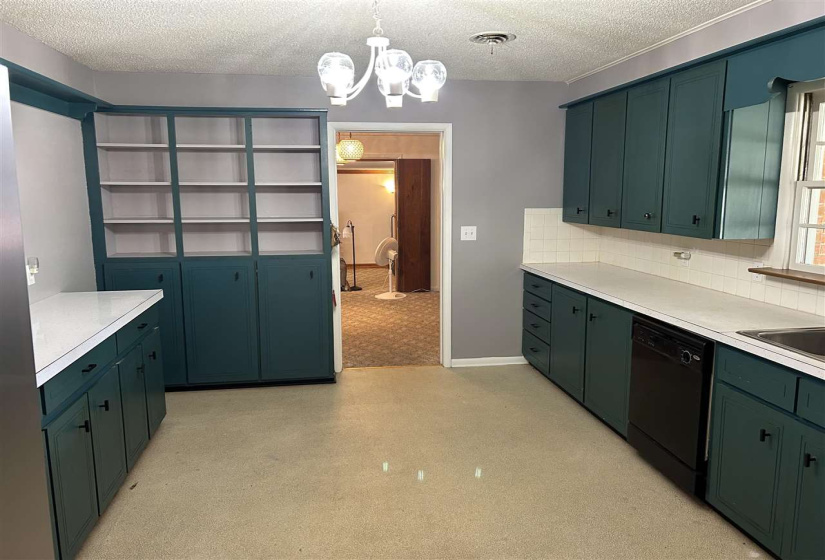 4 Bedrooms Bedrooms, ,3 BathroomsBathrooms,Residential,Single Family,Hillcrest,1,132096