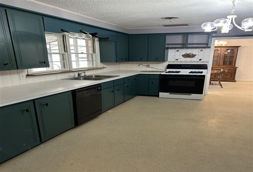 4 Bedrooms Bedrooms, ,3 BathroomsBathrooms,Residential,Single Family,Hillcrest,1,132096