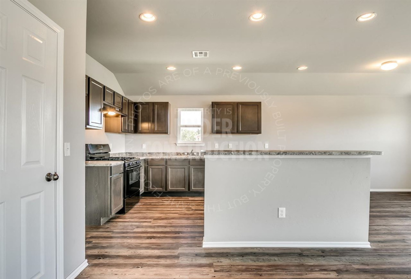 4 Bedrooms Bedrooms, ,2 BathroomsBathrooms,Residential,Single Family,Ravine,1,132100