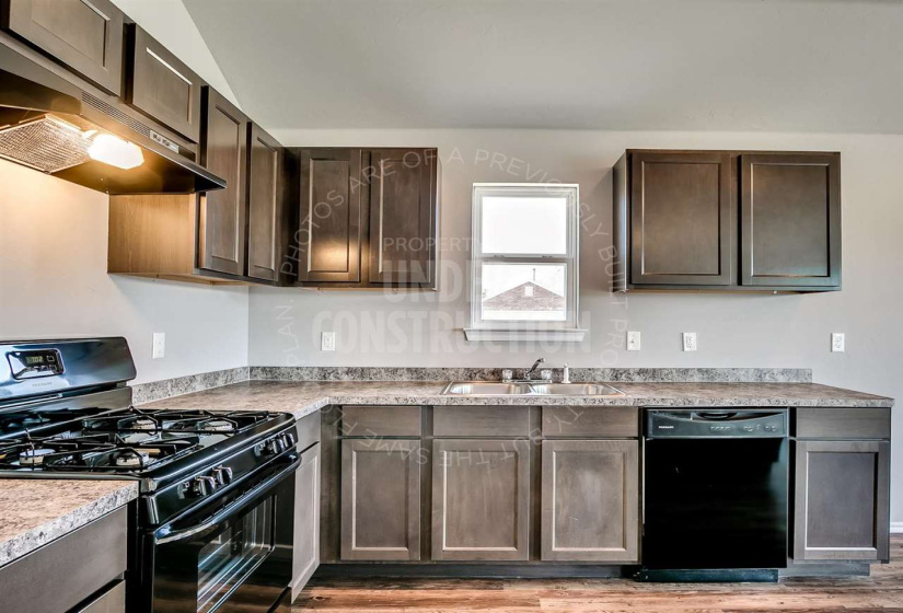4 Bedrooms Bedrooms, ,2 BathroomsBathrooms,Residential,Single Family,Ravine,1,132100