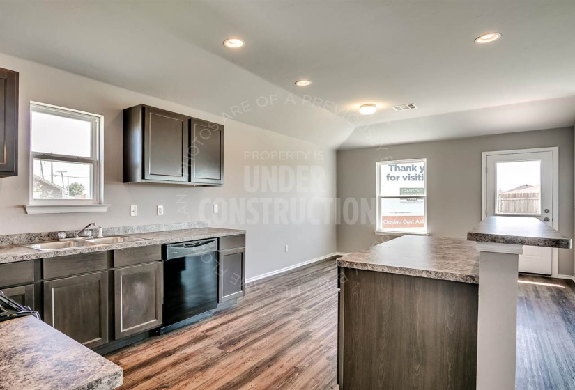 4 Bedrooms Bedrooms, ,2 BathroomsBathrooms,Residential,Single Family,Ravine,1,132100